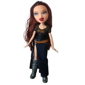 BRATZ DOLLS COMES WITH SHOES
